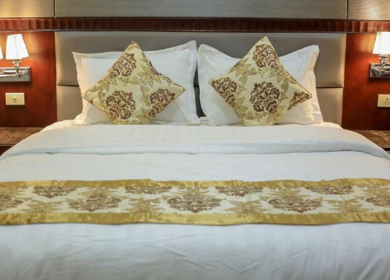 The 40Th Pearl Hotel Suites Jeddah Exterior photo